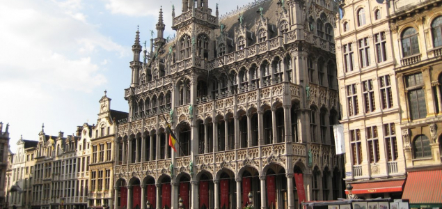 Бенелюкс - в сърцето на Европа - със самолет, обслужване на български език!